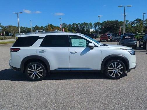 2025 Nissan Pathfinder Platinum