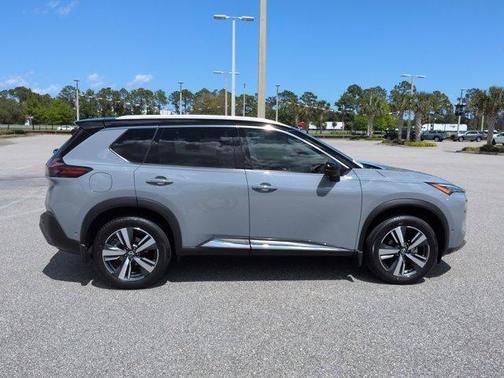 2 Tone Gray / Black Roof 2023 Nissan Rogue SL