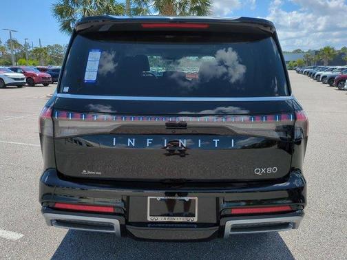 2025 INFINITI QX80 PURE