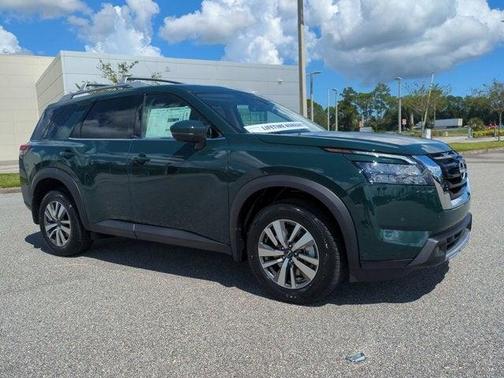 2025 Nissan Pathfinder SL