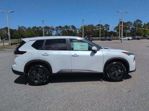 Everest White P 2026 Nissan Rogue SV