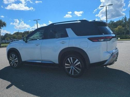 2025 Nissan Pathfinder Platinum