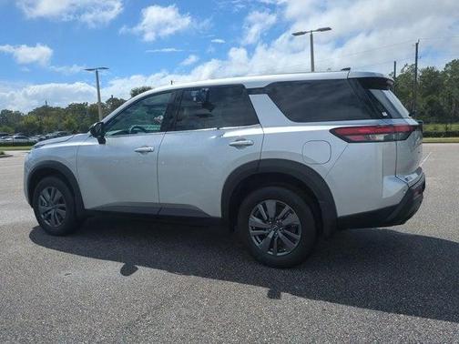 2025 Nissan Pathfinder S