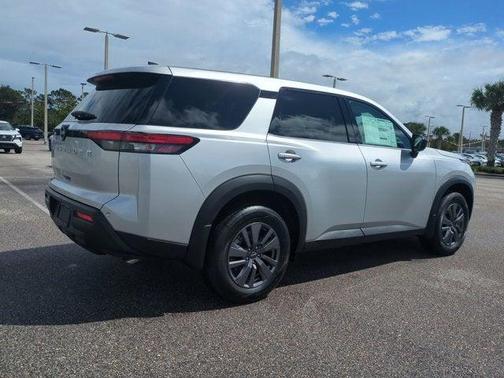 2025 Nissan Pathfinder S