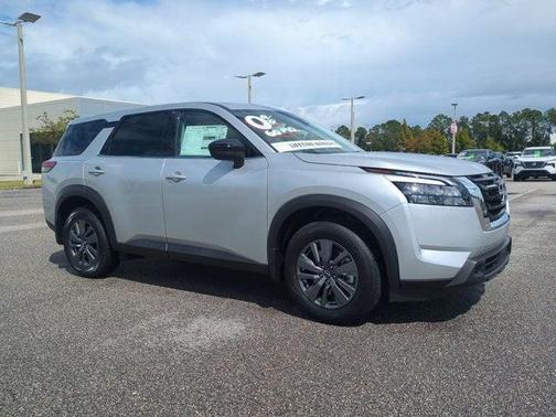 2025 Nissan Pathfinder S