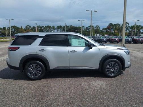 2025 Nissan Pathfinder S