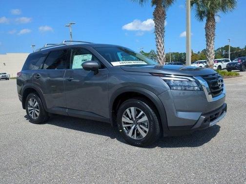 2025 Nissan Pathfinder SL