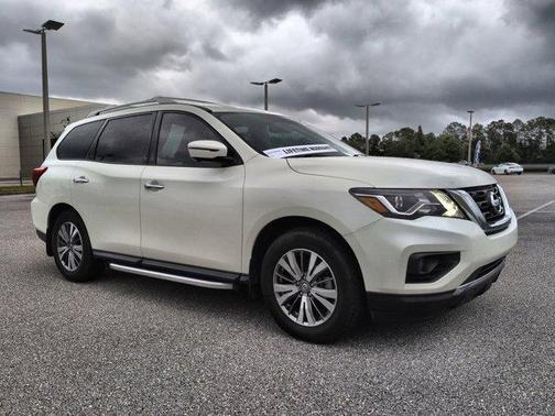 White 2020 Nissan Pathfinder SL