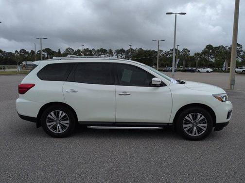 White 2020 Nissan Pathfinder SL