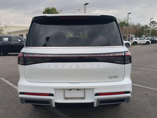 2025 INFINITI QX80 Luxe