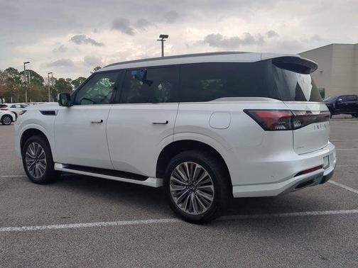 2025 INFINITI QX80 Luxe