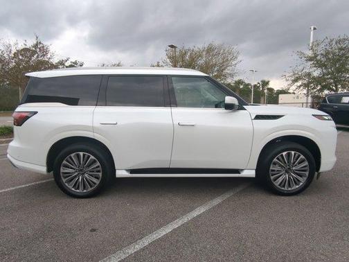 2025 INFINITI QX80 Luxe