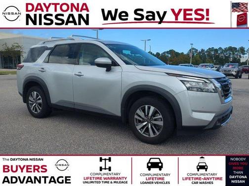 2023 Nissan Pathfinder SL
