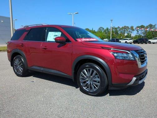 2025 Nissan Pathfinder SL