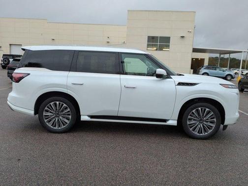 2025 INFINITI QX80 Luxe