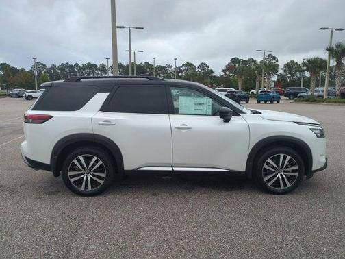 2025 Nissan Pathfinder Platinum