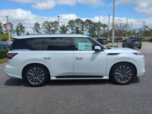2025 INFINITI QX80 Luxe