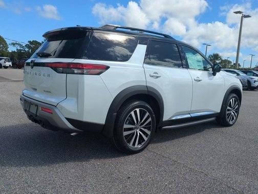 2025 Nissan Pathfinder Platinum