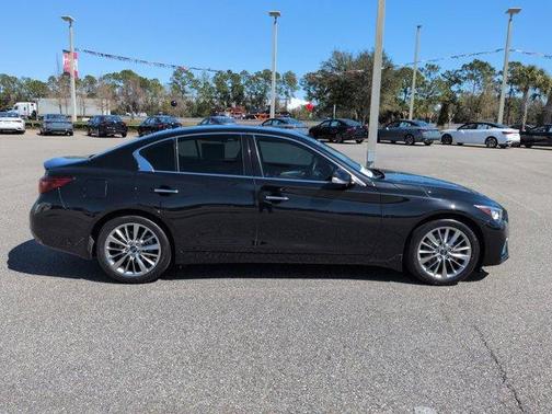 2023 INFINITI Q50 LUXE