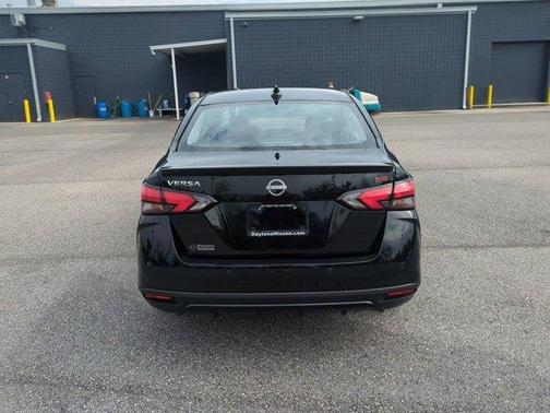 2025 Nissan Versa 1.6 SR
