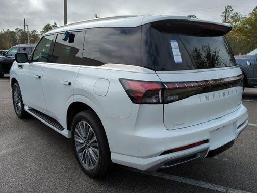 2025 INFINITI QX80 Luxe