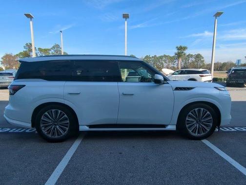 2025 INFINITI QX80 Luxe