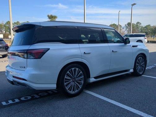 2025 INFINITI QX80 Luxe