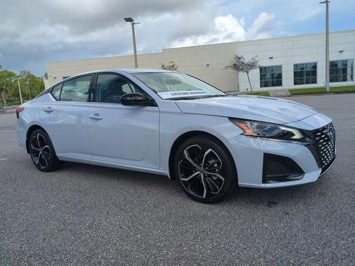 2025 Nissan Altima SR