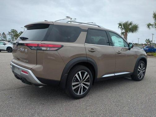 2025 Nissan Pathfinder Platinum