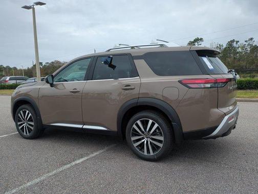2025 Nissan Pathfinder Platinum