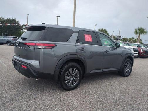 2025 Nissan Pathfinder S