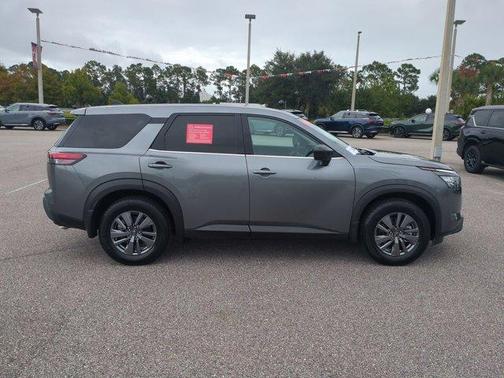 2025 Nissan Pathfinder S