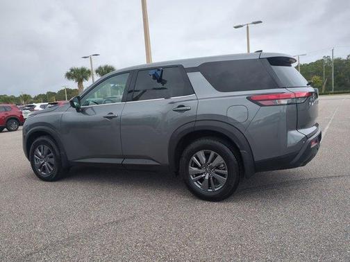2025 Nissan Pathfinder S