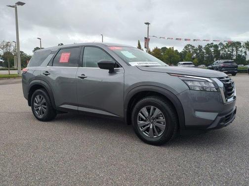2025 Nissan Pathfinder S