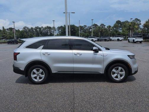 Sparkling Silver 2022 Kia Sorento LX