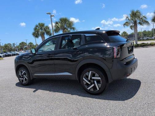 Super Black 2025 Nissan Kicks SV