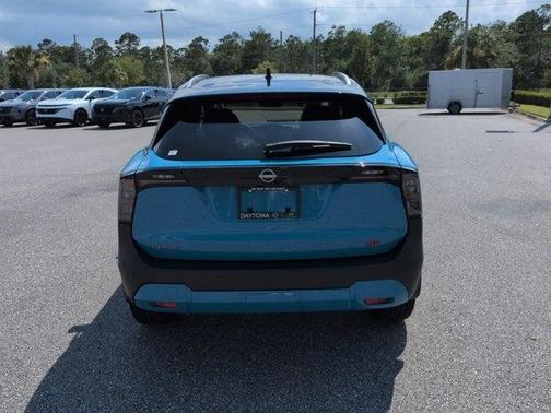 Arctic Ice 2026 Nissan Kicks SR