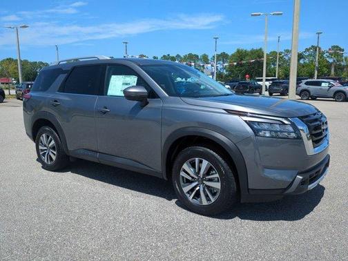 2025 Nissan Pathfinder SL