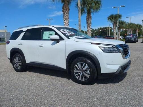 2025 Nissan Pathfinder SL