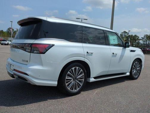 2025 INFINITI QX80 Luxe