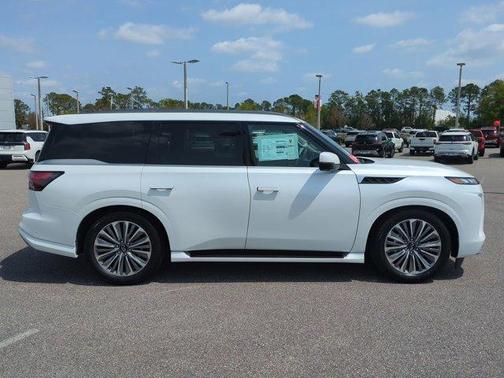 2025 INFINITI QX80 Luxe