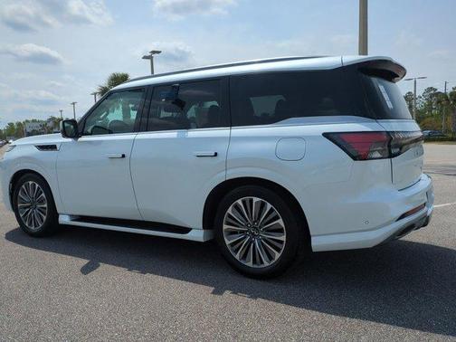 2025 INFINITI QX80 Luxe