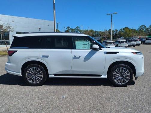 2025 INFINITI QX80 Luxe