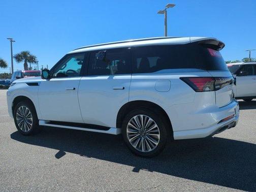 2025 INFINITI QX80 Luxe