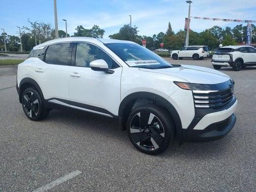 2025 Nissan Kicks SR