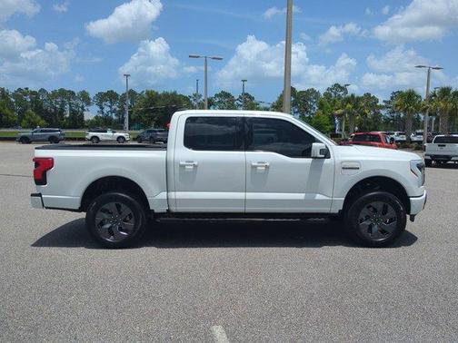 2022 Ford F-150 Lightning LARIAT