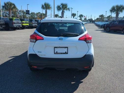 2018 Nissan Kicks S