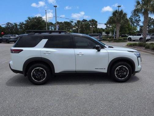 White / Black 2026 Nissan Pathfinder Rock Creek