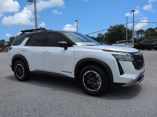 White / Black 2026 Nissan Pathfinder Rock Creek