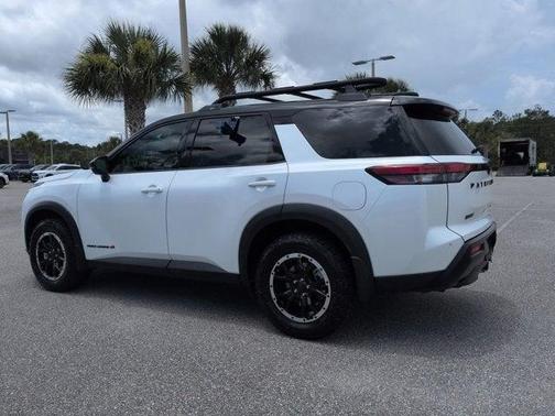 White / Black 2026 Nissan Pathfinder Rock Creek
